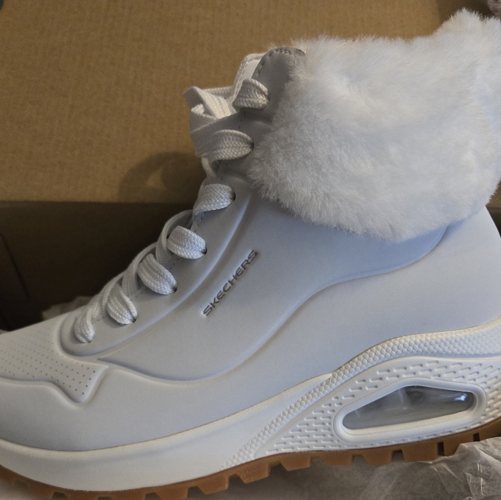 Sketcher white sneaker boots size 6